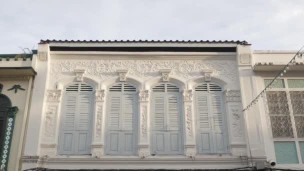 Blick Auf Das Chinesisch Portugiesische Architekturgebäude Phuket Stadt Auch Chinatown — Stockvideo