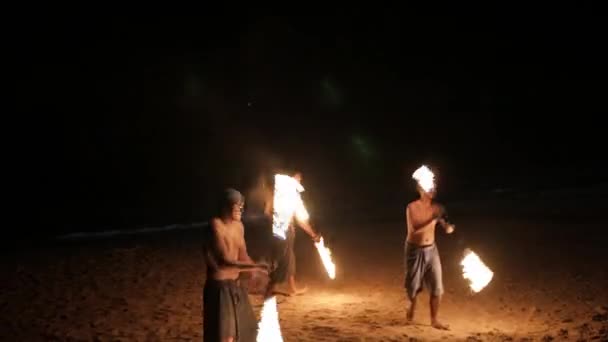 May 2022 Phuket Thailand Fire Performance Show Burning Torches Beach — 图库视频影像