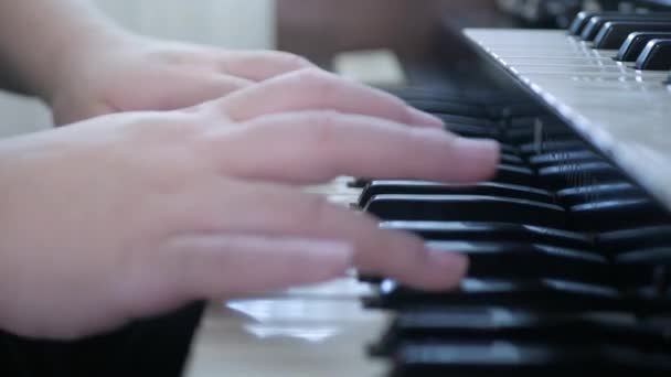 Video Keyboard Piano While Using Fingers Hand Playing Classic Music — ストック動画