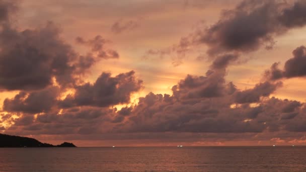 Krásný Západ Slunce Pohled Moře Záliv Phuket Ostrov Oblačným Vanilkové — Stock video