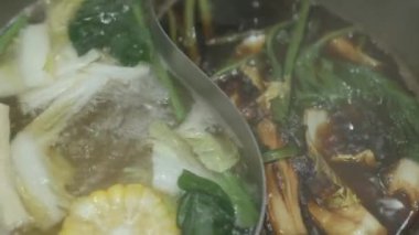 Japon shabu shabu wtih sebzesine et, et, domuz slaytı koymak. Biftek Asya mutfağı.