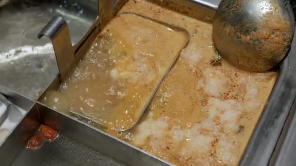 Povの熱い沸騰スパイシーなスープ Szechuan中国の鍋スタイル — ストック動画