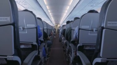 Yolcu kabininin içindeki koridor yolu.