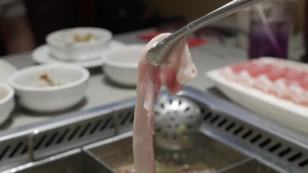 Mettre Tranches Porc Dans Bouillie Szechwan Hotpot Cuisine Chinoise Style — Video