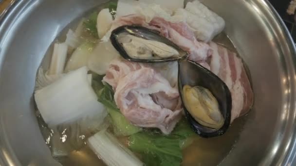 Традиційний Корейський Гарячий Суп Кімчі Ттеок Боккі — стокове відео