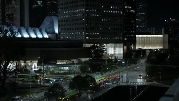 2022年8月24日 シンガポール 夜間に交通量のあるシンガポール市内中心部のローカルストリートのバードアイビュー — ストック動画