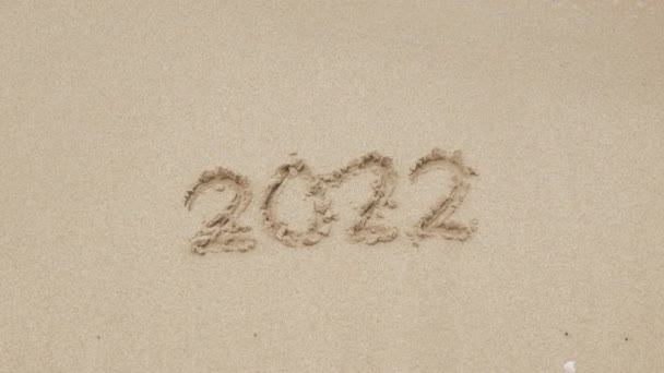 2022 Handgeschriebene Figuren Sandstrand Für Frohes Neues Jahr 2023 Die — Stockvideo