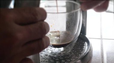 Ev yapımı el yapımı kahve makinası kahvaltı içeceği için espresso.