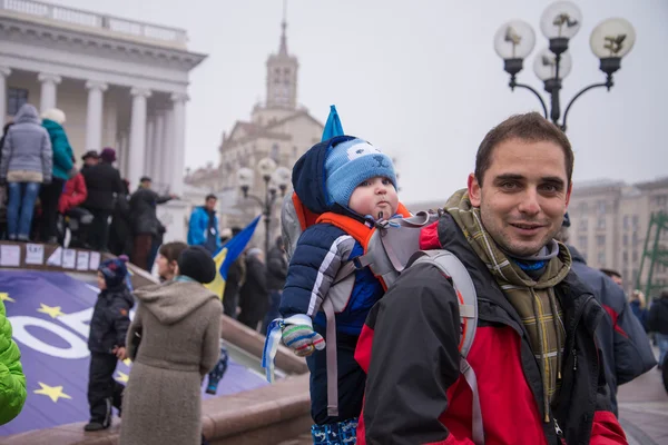 24.11.13 - People on Euromaidan — Stock Photo, Image