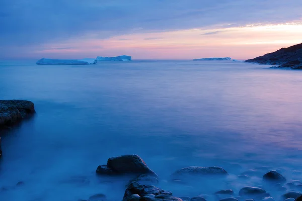 Icebergs al amanecer — Foto de Stock