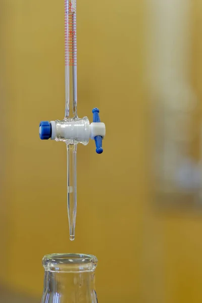 Burette Used Titrations Education Industry Titrations Used Measure Chemical Concnetrations — Foto Stock