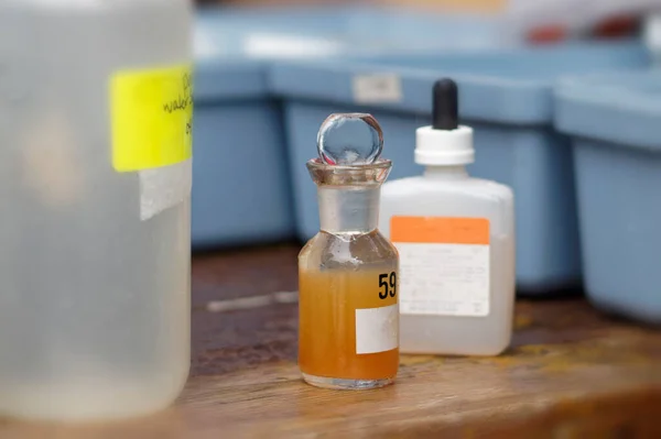 Determination Dissolved Oxygen Bottle Showing Color Development — стоковое фото