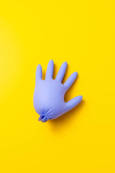 One Purple Inflated Latex Glove Vibrant Yellow Background Studio Top — Stock Photo, Image