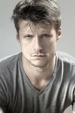 Genç adam yüzü