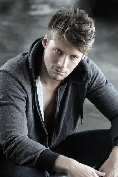 Genç adam.
