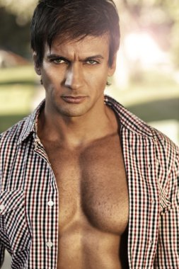 ciddi adam