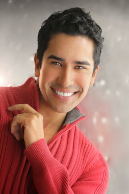 mutlu genç erkek gülümseyen