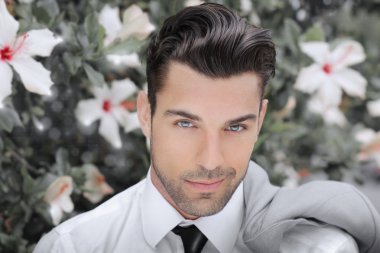 Genç Romantik adam