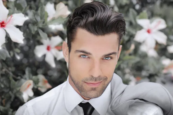 Genç Romantik adam