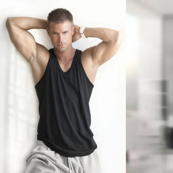 Model seksowny mężczyzna fitness — Zdjęcie stockowe