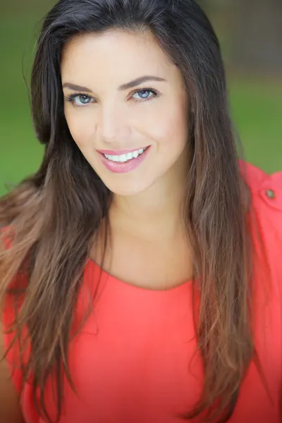 Hermosa mujer sonriente — Foto de Stock