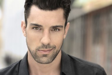 genç yakışıklı erkek