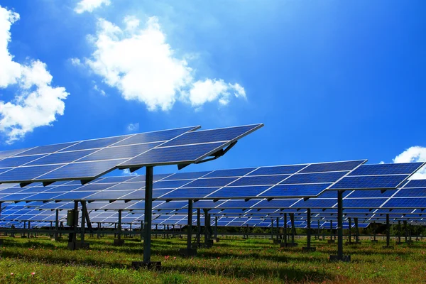 Planta de energía solar Imágenes de stock libres de derechos