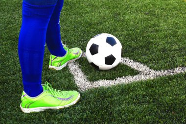 Futbol topu tekmeleme