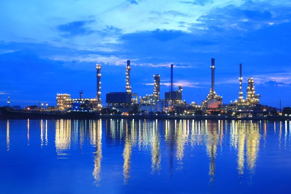 Oil Refinery plant area at twilight morning — Stock Photo, Image