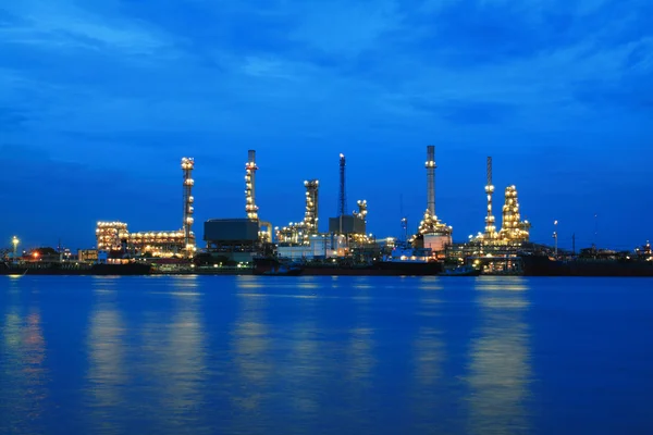 Oil Refinery plant area at twilight morning — Stock Photo, Image