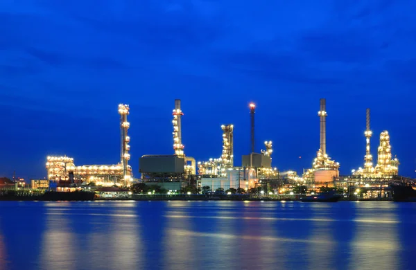 Oil Refinery plant area at twilight morning — Stock Photo, Image