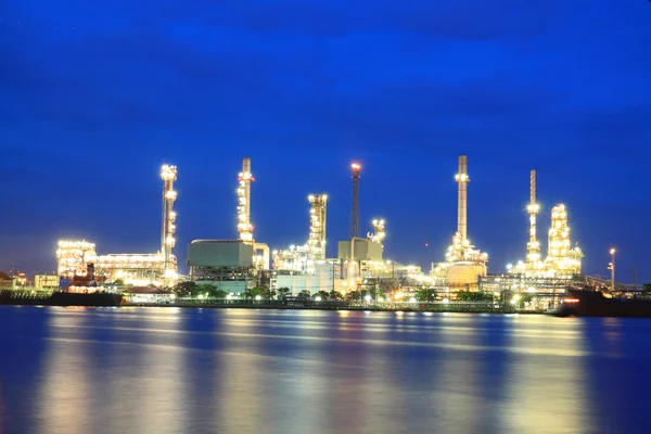 Oil Refinery plant area at twilight morning — Stock Photo, Image