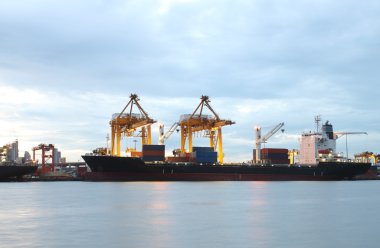 Deniz Ticaret noktası yük konteynırları