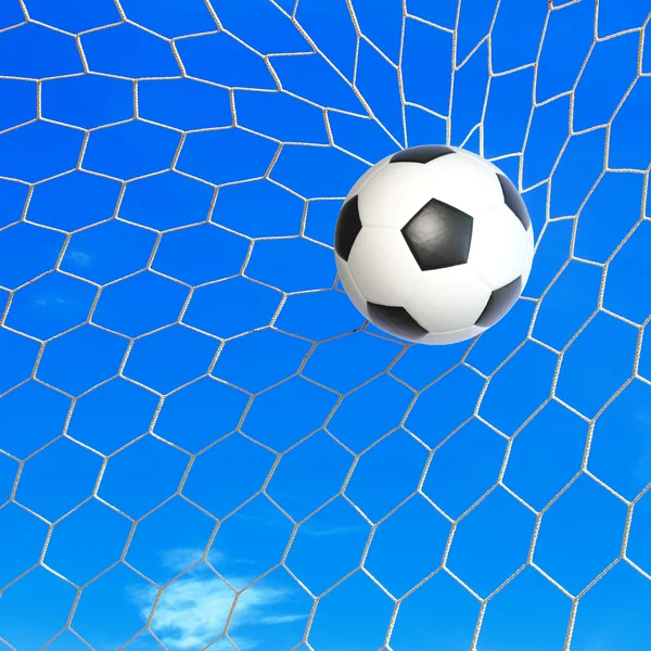 Pallone da calcio in porta — Foto Stock