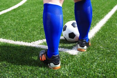 Futbol topu tekmeleme