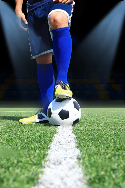 Futbol topu tekmeleme