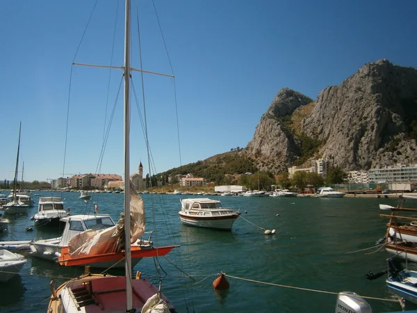 Omis - port en croatie — Photo