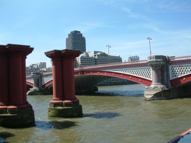 Thames Nehri üzerinde Londra köprü