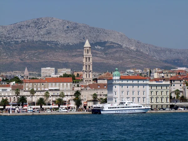 Split i Kroatien - vy från havet — Stockfoto