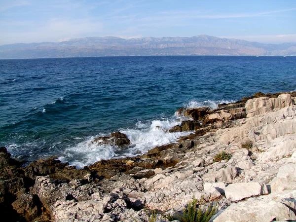 Croazia- Dalmazia vista sulla costa dall'isola di Brac — Foto Stock