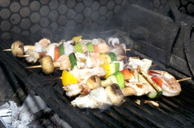 Deniz ürünleri şiş