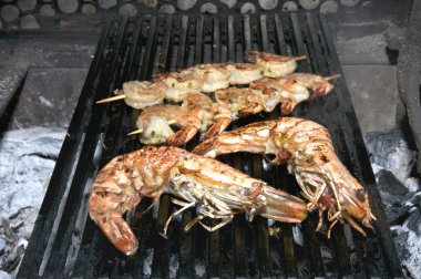 ızgara karides pişirme