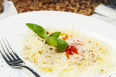 Havyar ve deniz mahsulleri spagetti