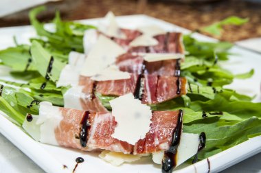 et ve Yeşiller ile et rulolar