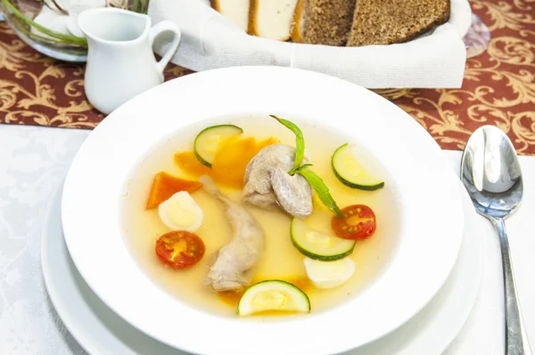 Suppe mit Wachteln — Stockfoto
