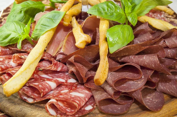 A plate of sausages and bacon sauce — Stock Photo, Image