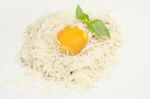 Spaghetti with cheese and egg — Stock Photo, Image