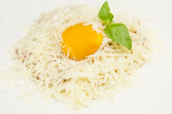 Spaghetti with cheese and egg — Stock Photo, Image