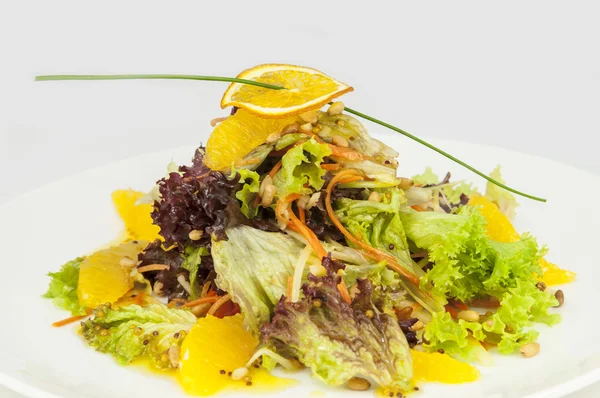 Salada de frutas e legumes — Fotografia de Stock