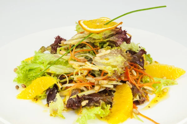 Salad of fruit and vegetables — Stock Photo, Image